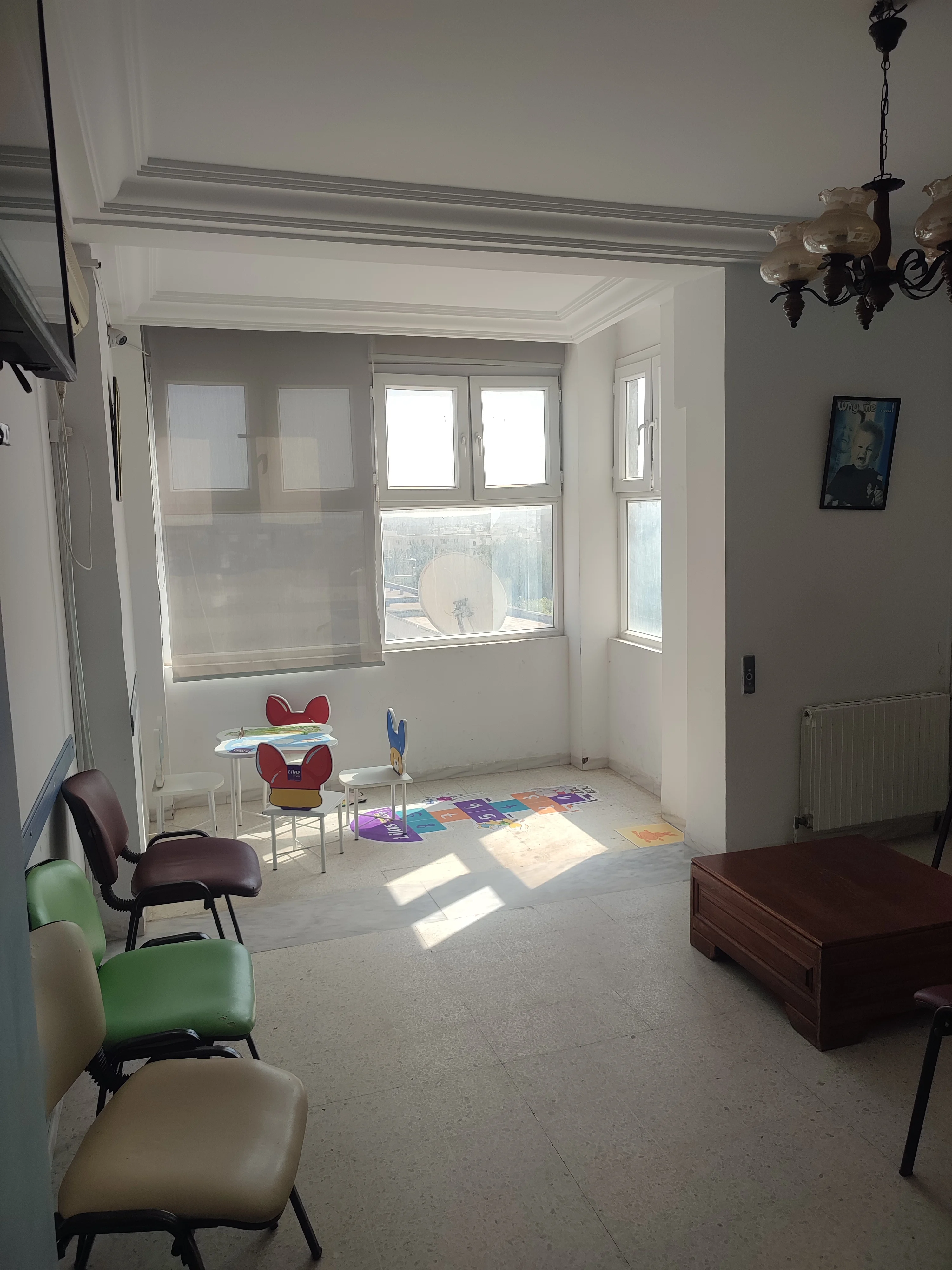 Salle d'accueil du cabinet du Dr Nesria Bouras, Bardo Center